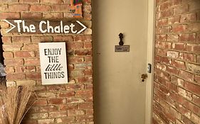 The Chalet Bed And Breakfast-Peace And Quiet In The Country 12 Minutes From City